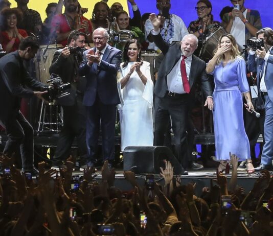 Lula participa do Festival do Futuro em Brasília. Evento reuniu mais de 60 artistas para comemorar vitória de petista