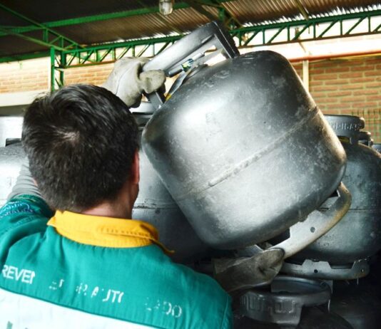 Preço do gás de cozinha será reajustado a partir do dia 1º de fevereiro e pode passar de R$ 120 na Paraíba
