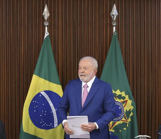 Lula diz que terá a mais importante relação com o Congresso Nacional. Presidente cobra respeito às leis e à Constituição