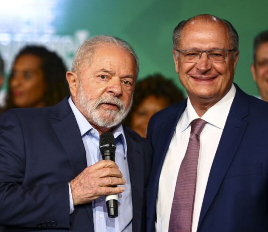 Lula e Alckmin tomam posse hoje; entenda o rito. Parte da cerimônia vai ocorrer na área externa do Palácio do Planalto