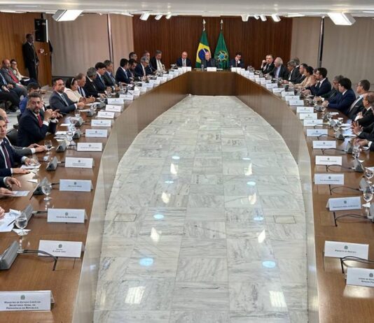 Em reunião com Lula, governadores condenam atos antidemocráticos. Líderes dos estados se encontraram com Lula no Palácio do Planalto