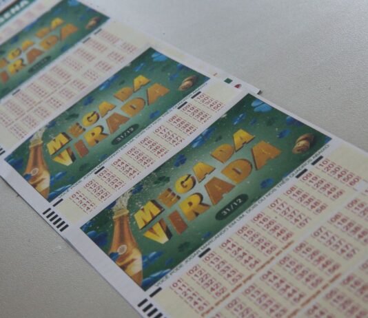 Prêmio de mais de R$ 541 milhões da Mega da Virada sai para 5 apostas. Foram sorteadas as seguintes dezenas: 04 – 05 – 10 – 34 – 58 – 59.