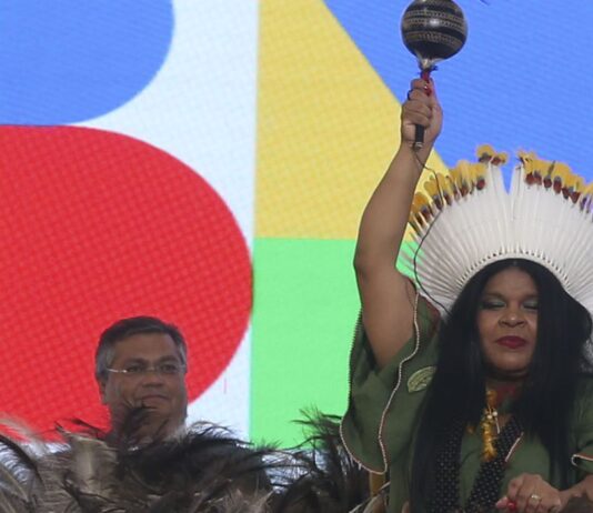 Sônia Guajajara diz que povos indígenas vivem crise humanitária. Deputada federal eleita assume inédito Ministério dos Povos Indígenas