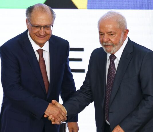 Reforma tributária é fundamental à reindustrialização, diz Alckmin Vice-presidente assumiu o Ministério da Indústria, Comércio e Serviços