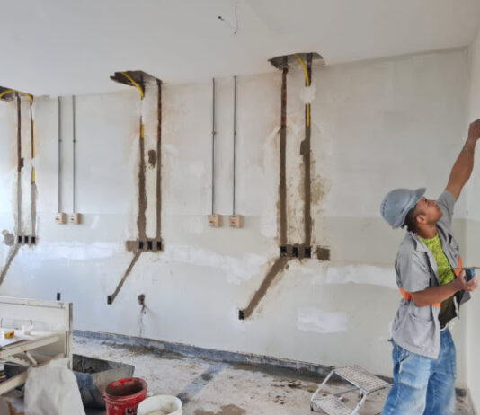 Prefeitura inicia restruturação elétrica do ISEA na maior enfermaria da maternidade