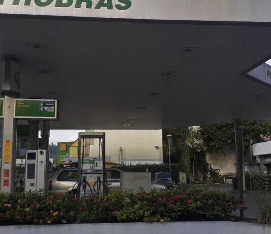 Petrobras anuncia redução de R$ 0,40 no preço do diesel. Em termos percentuais, recuo é de 8,8%