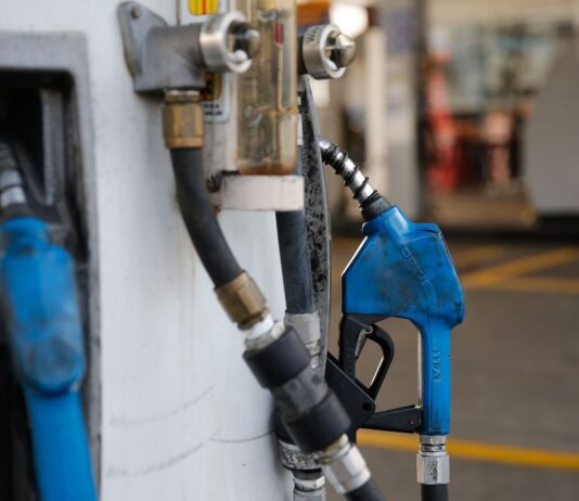 Petrobras reduz nesta quarta-feira preços da gasolina A e do diesel A. Empresa diz que busca equilíbrio com mercados nacional e internacional