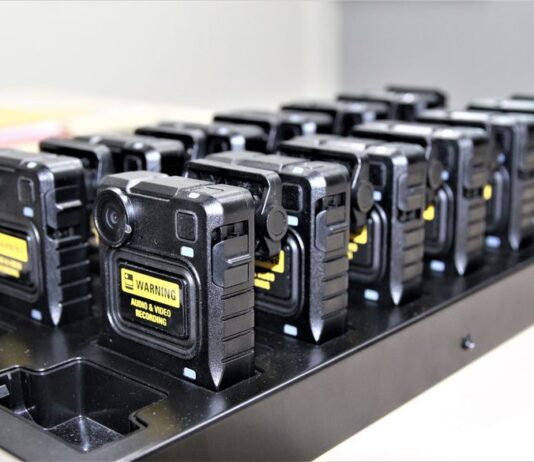 Em fase de testes, câmeras corporais começam a ser usadas por policiais militares na Paraíba