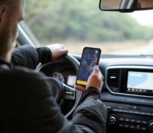 Conheça os direitos dos motoristas e motoqueiros de aplicativo