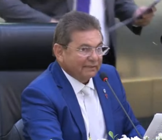 Deputados estaduais tomam posse e elegem Adriano Galdino presidente da ALPB para os dois biênios. Chapas foram eleitas por unanimidade por plenário