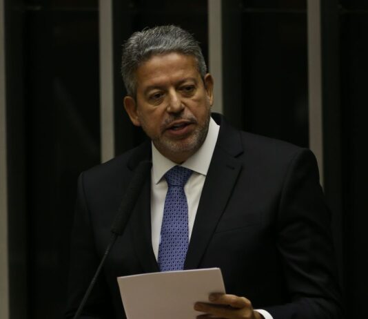 Arthur Lira é reeleito para presidência da Câmara dos Deputados. Lira está em seu quarto mandato