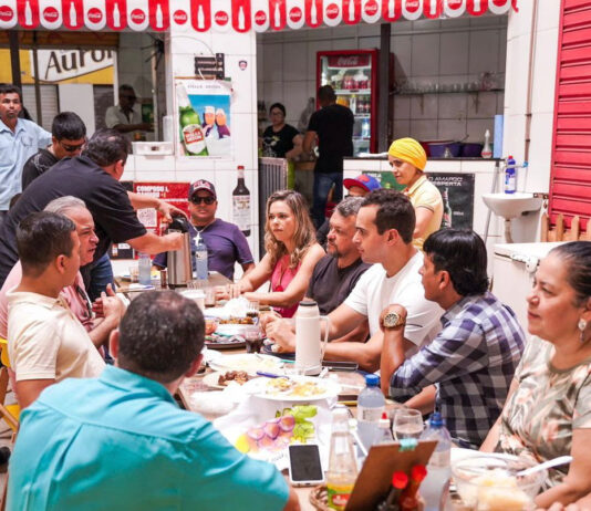 Em visita à Feira Central de Campina Grande, vice-governador dialoga com feirantes e reforça compromisso do Governo em fortalecer categoria