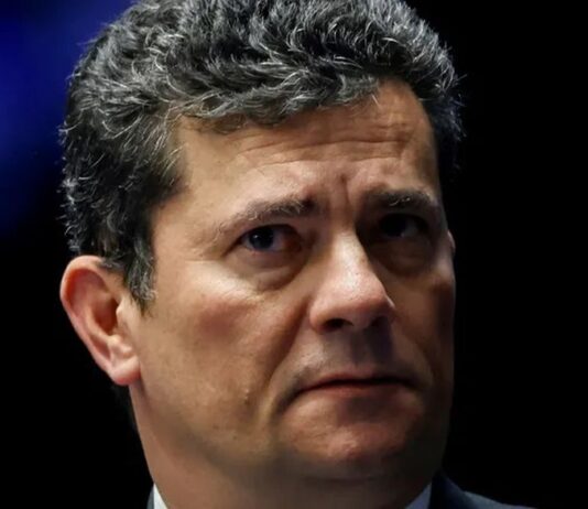 Acusado de extorsão, Moro tenta evitar que caso vá ao STF