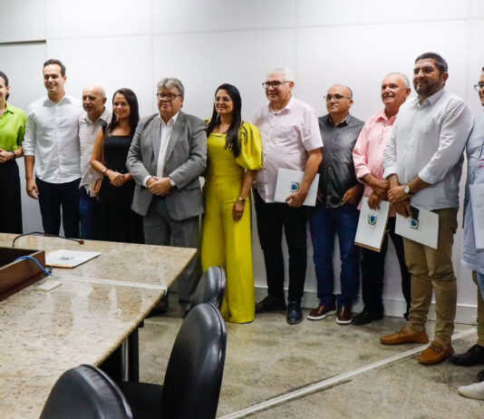João Azevêdo se reúne com prefeitos do Curimataú e reforça pauta municipalista