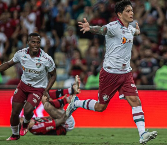 Fluminense vence Flamengo no Maracanã e conquista Taça Guanabara. Botafogo é desclassificado do Carioca após derrota para Portuguesa