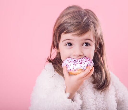 Doces: Saiba as consequências do consumo para os dentes das crianças