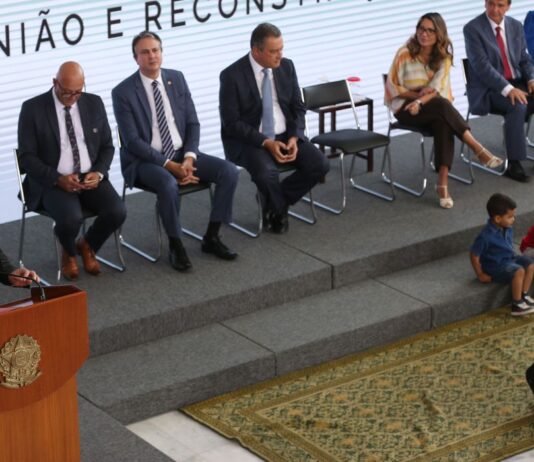 Lula cobra fiscalização rigorosa do novo Bolsa Família Gestantes terão valor extra, mas deverão fazer pré-natal