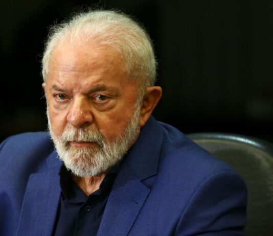 Lula adia viagem à China por orientações médicas. Presidente foi diagnosticado com broncopneumonia por influenza A