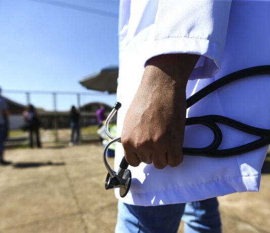 Governo terá novo programa de oferta de médicos em regiões distantes. Iniciativa vai incentivar recém-formados a atuarem em áres remotas