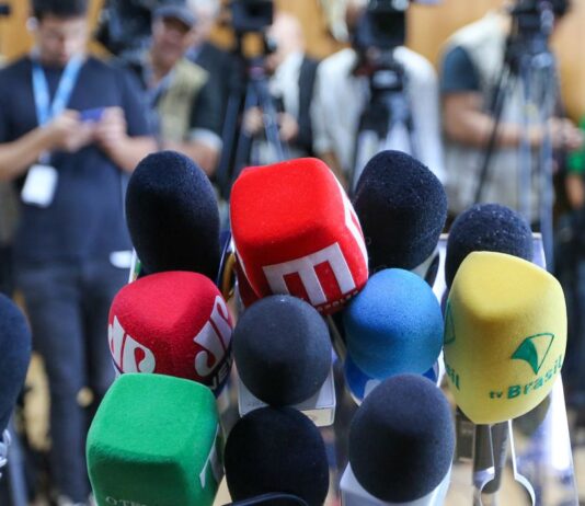 Dia do jornalista: como frear escalada da violência contra profissão. Especialistas defendem luta contra a impunidade