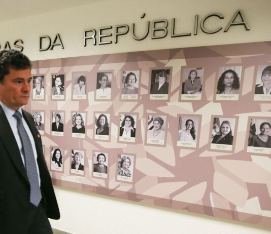 PGR denuncia Moro ao Supremo por calúnia contra Gilmar Mendes. Denúncia alega que ex-juiz acusou ministro de negociar decisão