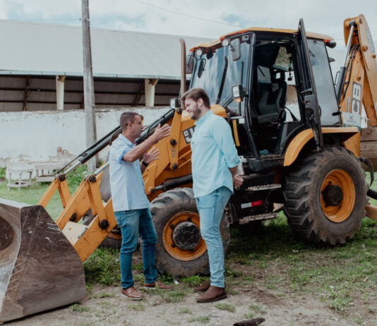Bruno participa de demolição da antiga unidade de saúde do bairro do Mutirão e anuncia início das obras de uma nova unidade