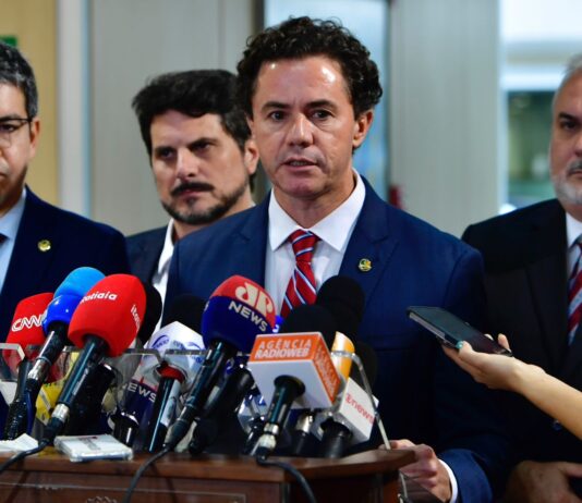 Dia do Jornalista: Projetos de Veneziano aumentam penas cometidos contra o profissional e garantem acesso ao MEI