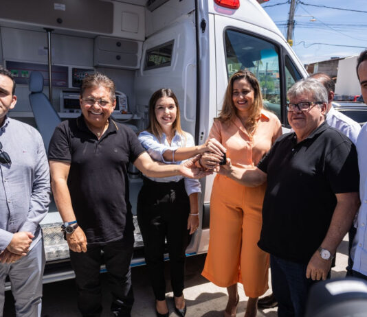 João Azevêdo inaugura condomínio Cidade Madura e entrega centro de hemodiálise, tomógrafo e ambulância em Monteiro