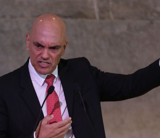 Moraes manda PF marcar depoimento de Bolsonaro sobre atos golpistas. Ex-presidente será ouvido nos próximos 10 dias