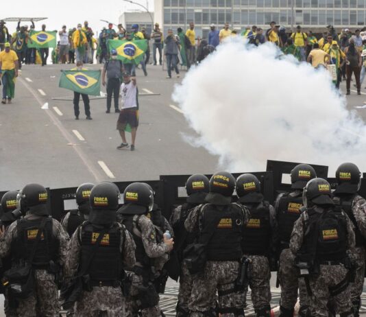 Moraes aceita denúncia contra outros 200 envolvidos nos atos golpistas. Demais ministros do STF têm até dia 2 de maio para votar