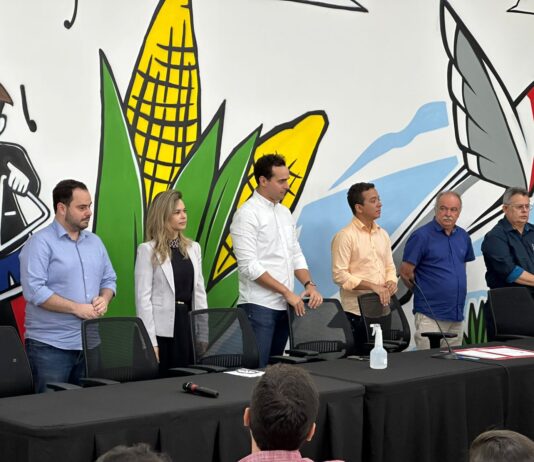 Inácio Falcão participa de assinaturas de contratos com microempreendedores do Empreender Paraíba em Campina Grande