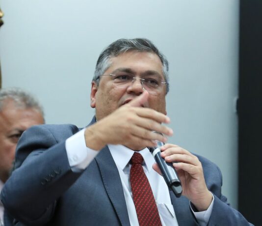 Dino exige de redes sociais retirada de mensagens de ameaça a escolas. Plataformas serão notificadas sobre perfis e conteúdos suspeitos