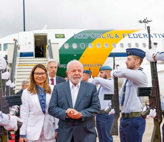 Presidente Lula desembarca em Portugal para visita oficial. É primeira viagem à Europa no seu terceiro mandato