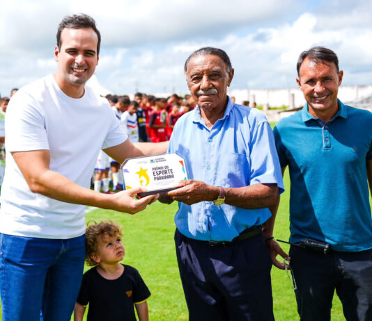 Vice-governador abre Copa Paraíba de Futebol Raimundo Braga em Campina Grande com homenagem a técnico recordista