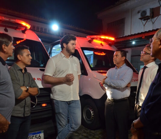 Prefeito Bruno entrega ambulâncias e motolâncias para a Secretaria Municipal de Saúde