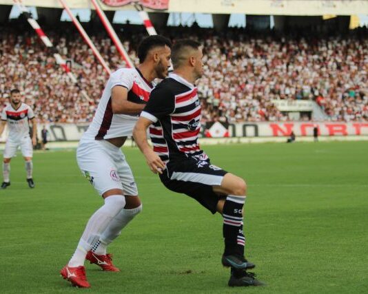 Campinense joga bem no segundo, perde para o Santa Cruz-PE, mas segue no G-4