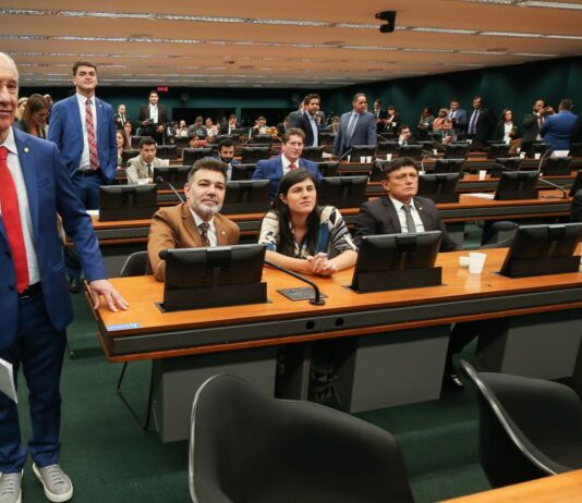 CCJ da Câmara aprova proposta de anistia a partidos políticos. PEC segue para análise em comissão especial