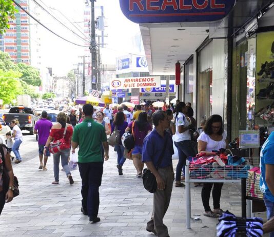 João Azevêdo decreta ponto facultativo nas repartições estaduais nesta sexta-feira, véspera de São João