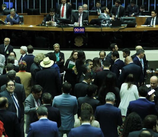 Câmara dos Deputados aprova MP da Reestruturação dos Ministérios. Senado irá agora analisar MP. Texto perde validade após quinta-feira