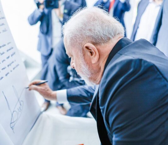 Lula: recursos para educação e saúde são investimento, não gasto. Presidente participou de evento na Universidade Federal do ABC