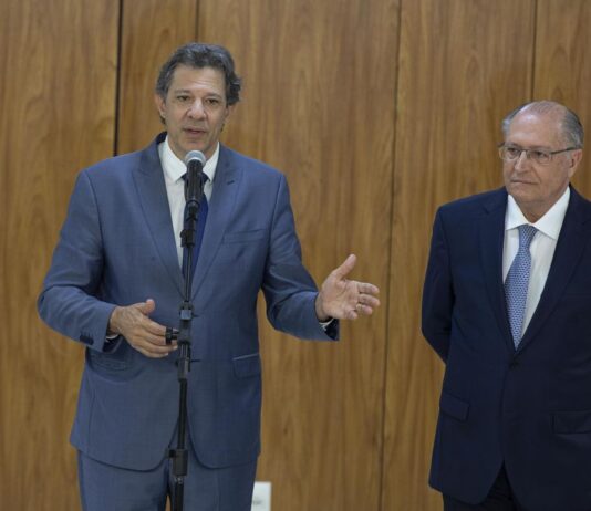 Programa para carro popular dará descontos de R$ 2 mil a R$ 8 mil. Ônibus e caminhões poderão ter redução de R$ 36,6 mil a R$ 99,4 mil