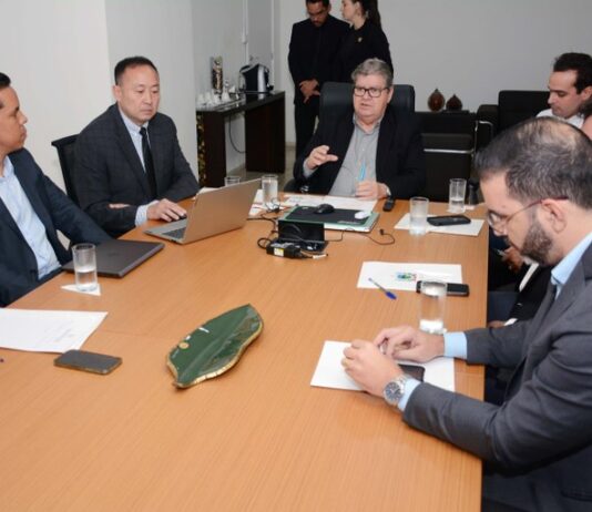 João Azevêdo recebe comitiva chinesa e discute parcerias em diversas áreas