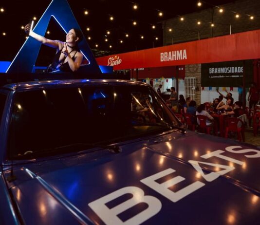 Carreta EletroBeats leva forró eletrônico para ruas de Campina Grande