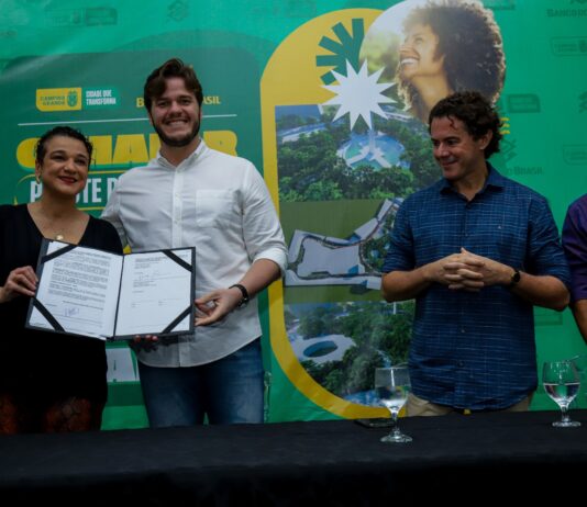 Bruno assina contrato e garante construção do novo Parque Evaldo Cruz. Obra ampliará área do São João