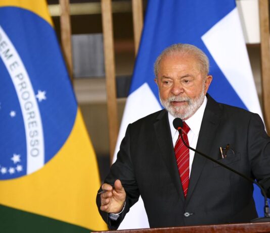 Lula afirma que Zanin será grande ministro no STF. Presidente confirmou indicação do advogado para Suprema Corte