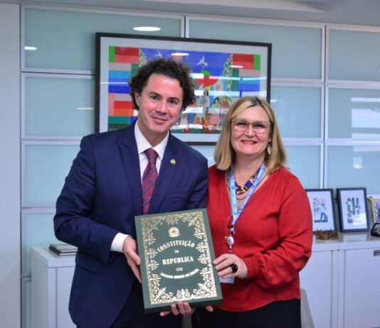 Veneziano trata de liberação de verbas para municípios com a presidente da CEF, que confirma vinda à Paraíba em agosto