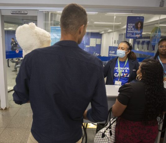 Caixa renegocia R$ 10 milhões em dívidas em 3 dias do Desenrola Brasil. Mais de 22 mil clientes aderiram ao programa com o banco público