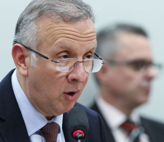 Relator confirma mudanças em três pontos da reforma tributária. Aguinaldo Ribeiro acatou parcialmente pedidos dos estados