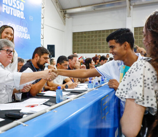 João Azevêdo anuncia mais de R$ 35 milhões em novos investimentos para o Vale do Piancó durante plenária do ODE em Itaporanga