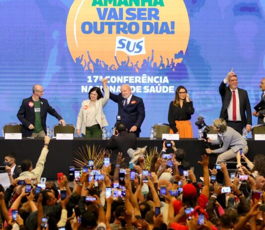 Governo vai pagar piso da enfermagem retroativo a maio. Anúncio foi feito na 17ª Conferência Nacional de Saúde, em Brasília